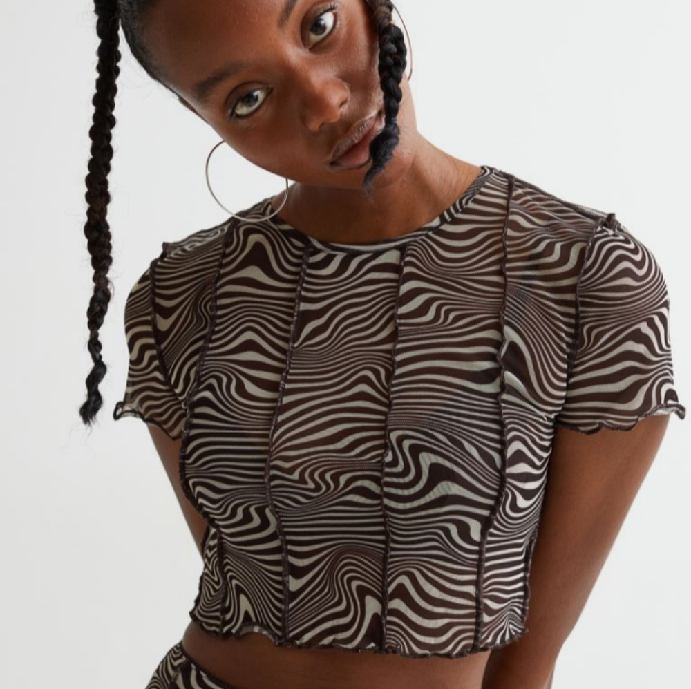 H&M Dark Brown Y2K print Crop Top